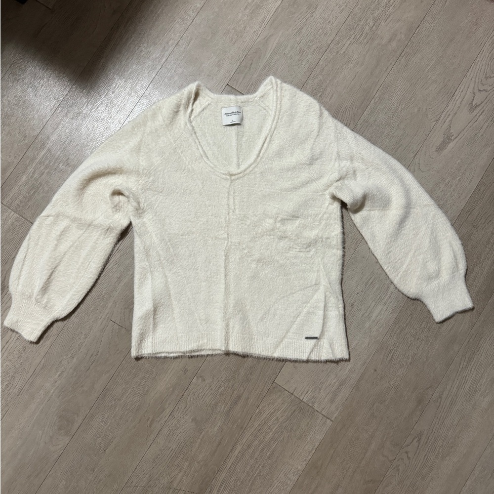 Abercrombie & Fitch Soft Ivory Sweater Size Large